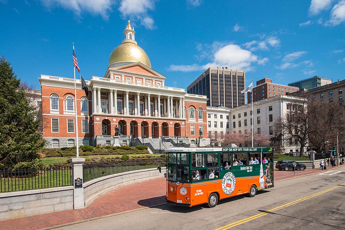 trolley at Massachusetts State House