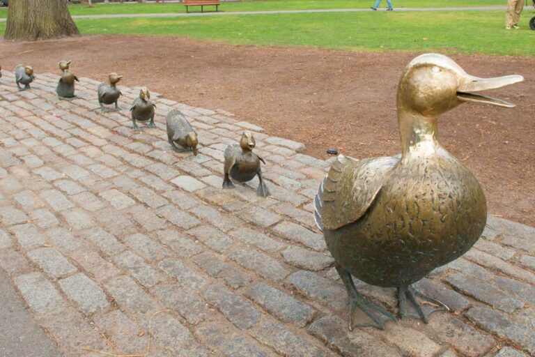 Boston Make Way for Ducklings statue