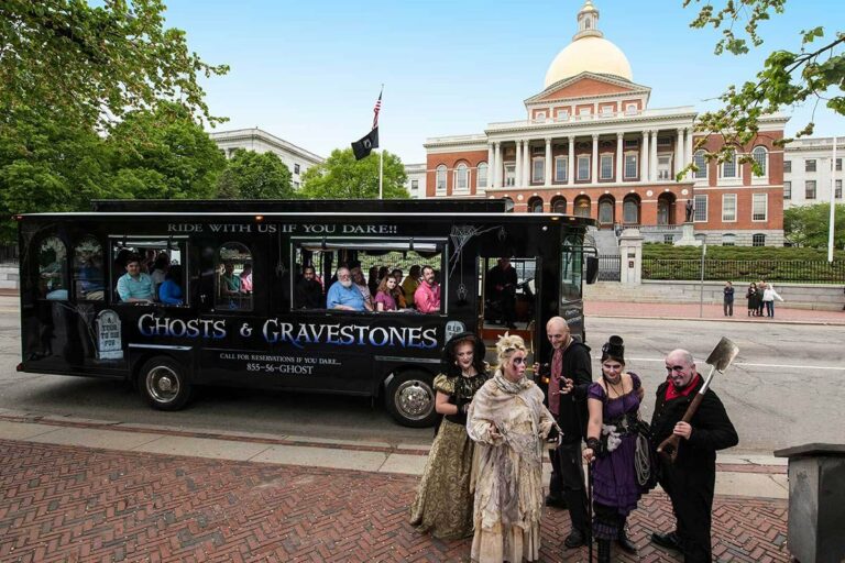 Boston Ghosts & Gravestones trolley, gravediggers and State House