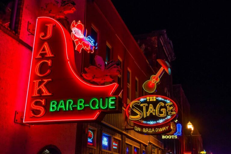 Jacks Bar-B-Que on lower broadway