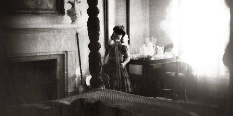 Whaley House haunted bedroom apparition