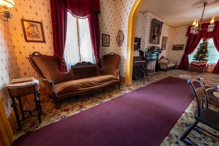 Whaley House parlor