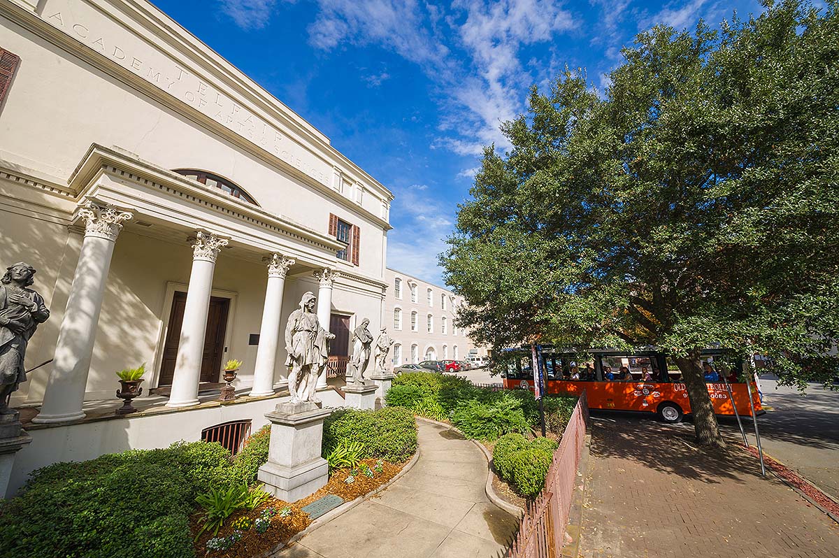 Savannah trolley at Telfair Academy