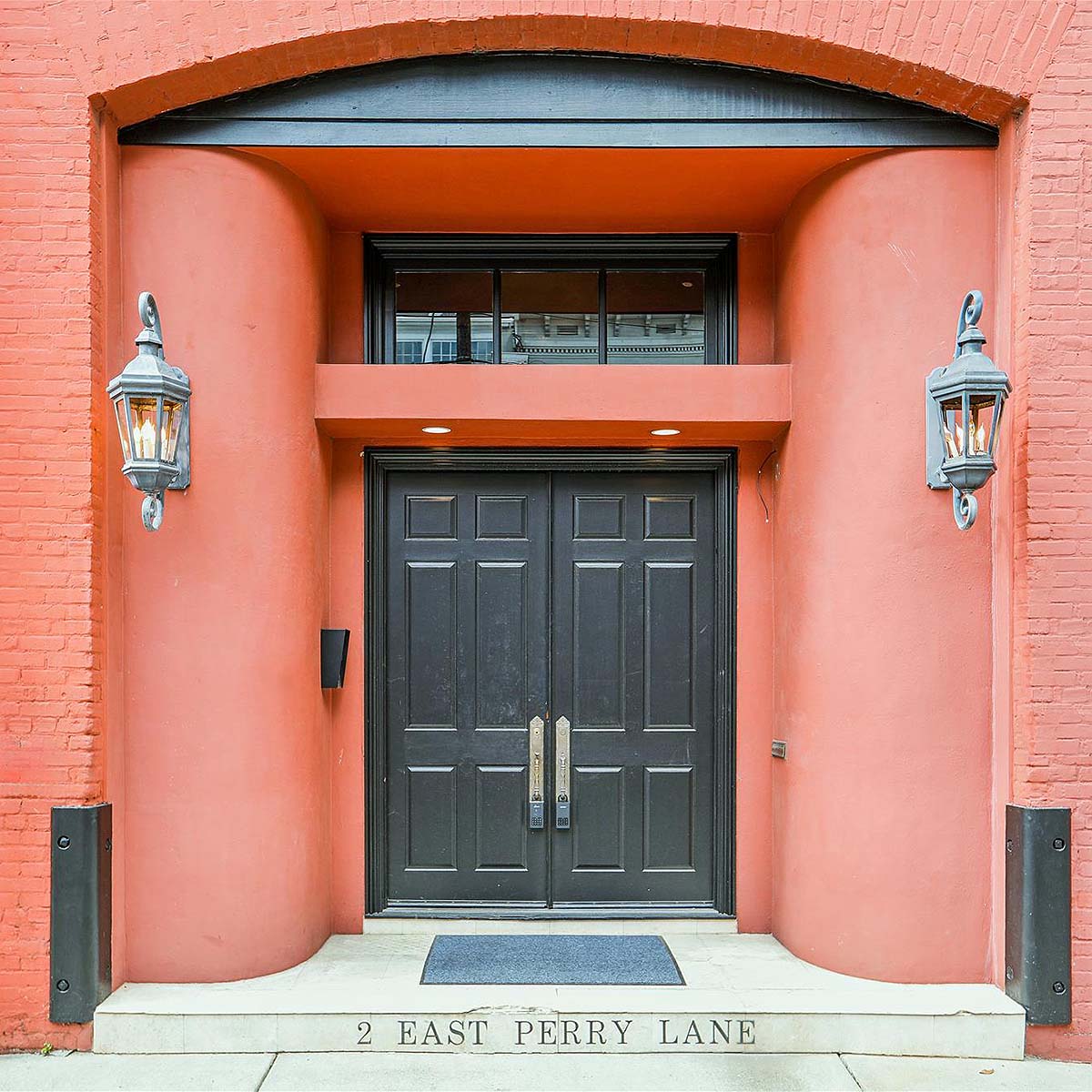 Savannah vacation home building entrance