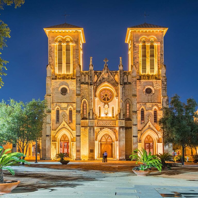 San Fernando Cathedral in San Antonio at night